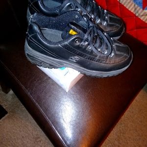 Sketchers tennis shoes